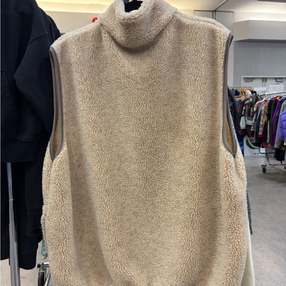 Cozy Cream Sherpa Vest - Picture 2 of 4